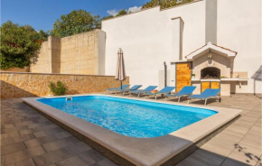 Beautiful Home In Makarska